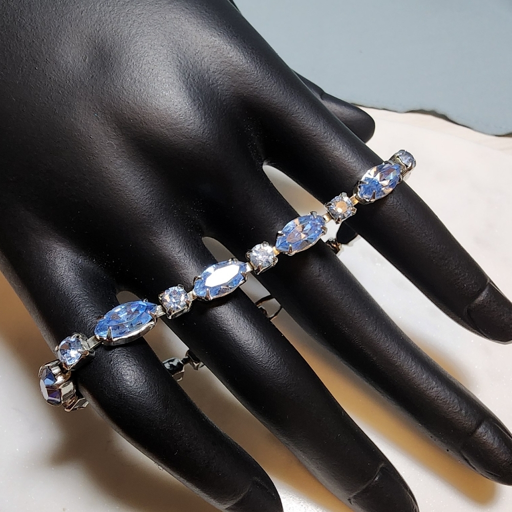 Vintage Weiss Two-tone Blue Rhinestone Bracelet Silver-Tone Mid-century 50s–60s - Picture 14 of 17